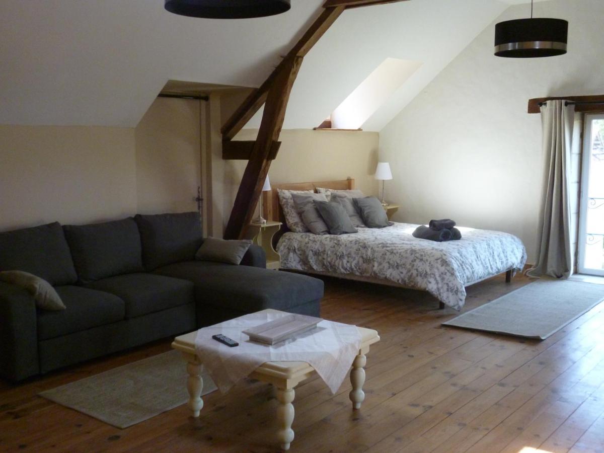 Le Moulin De Cors Bed & Breakfast Oulches ภายนอก รูปภาพ