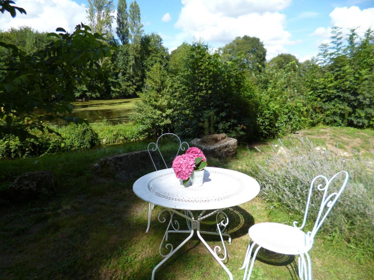 Le Moulin De Cors Bed & Breakfast Oulches ภายนอก รูปภาพ