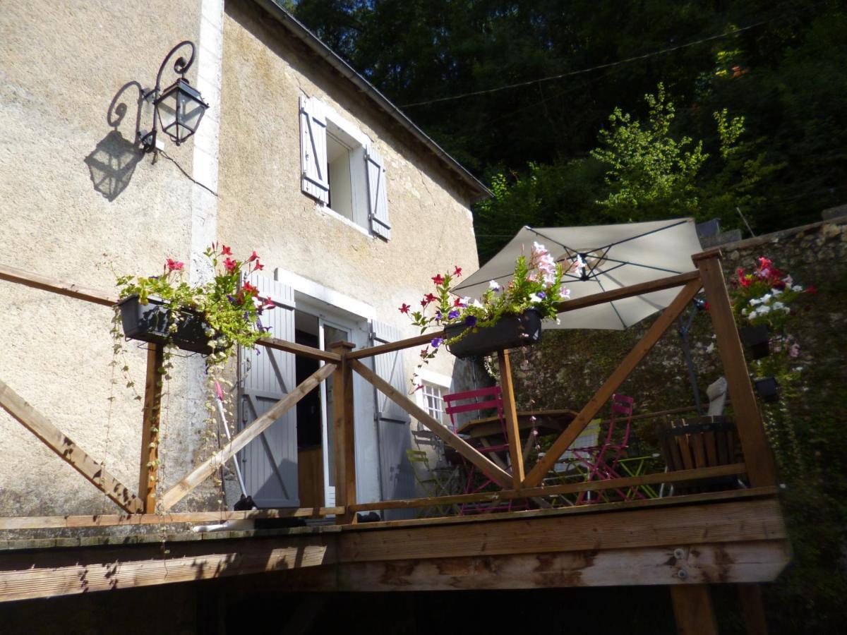 Le Moulin De Cors Bed & Breakfast Oulches ภายนอก รูปภาพ