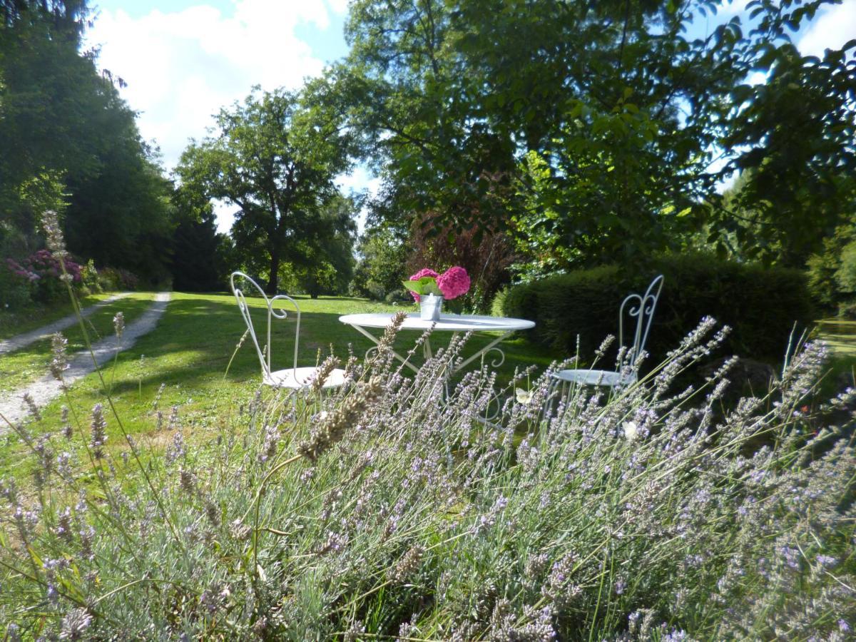 Le Moulin De Cors Bed & Breakfast Oulches ภายนอก รูปภาพ
