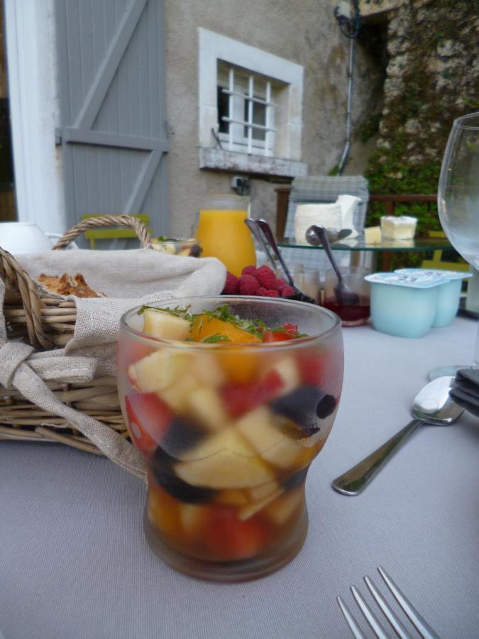 Le Moulin De Cors Bed & Breakfast Oulches ภายนอก รูปภาพ
