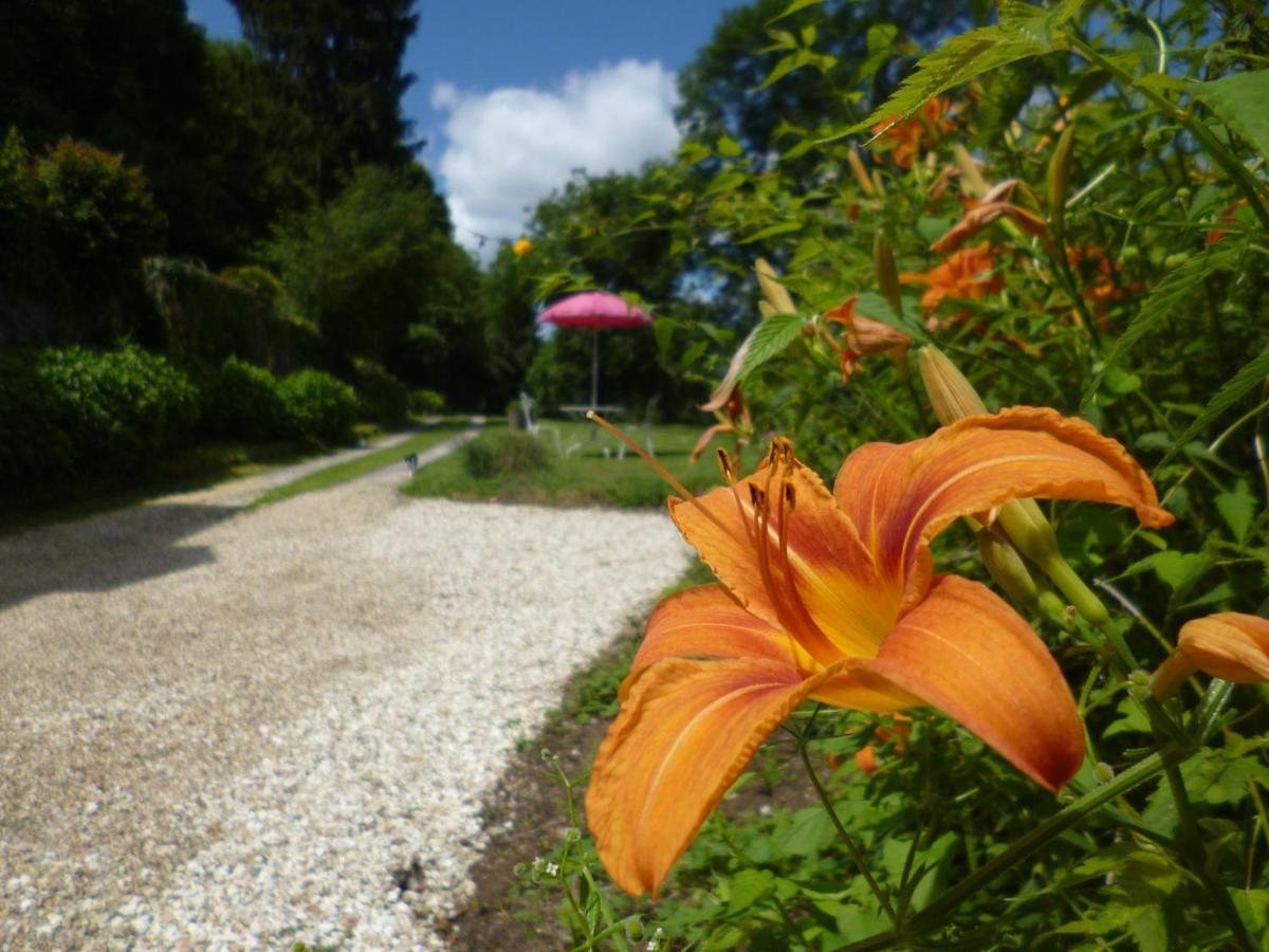 Le Moulin De Cors Bed & Breakfast Oulches ภายนอก รูปภาพ