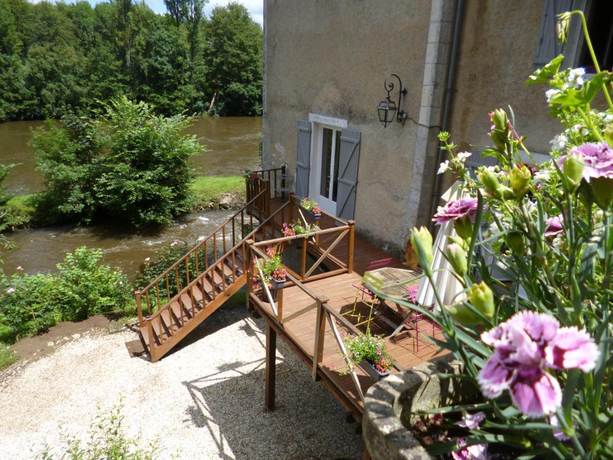 Le Moulin De Cors Bed & Breakfast Oulches ภายนอก รูปภาพ