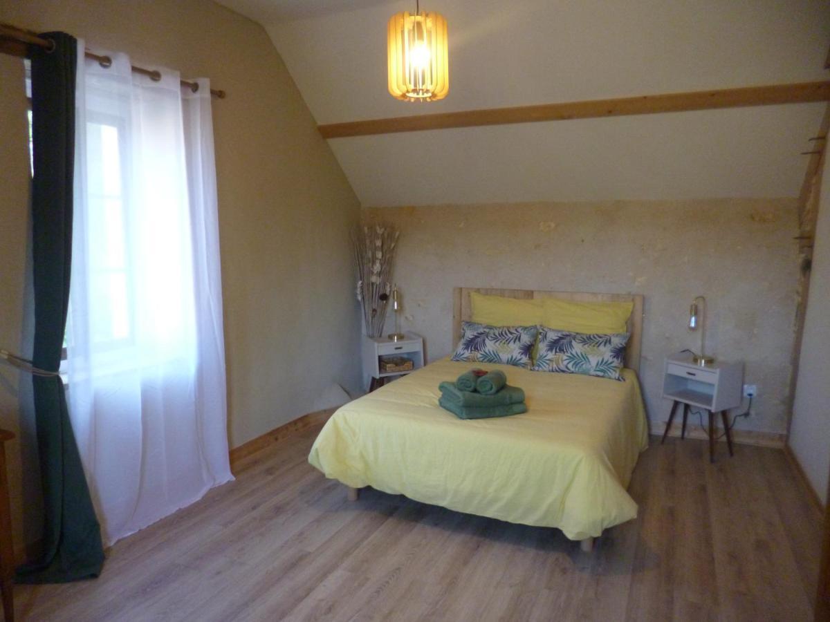 Le Moulin De Cors Bed & Breakfast Oulches ภายนอก รูปภาพ