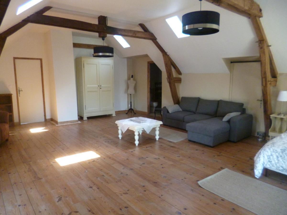 Le Moulin De Cors Bed & Breakfast Oulches ภายนอก รูปภาพ