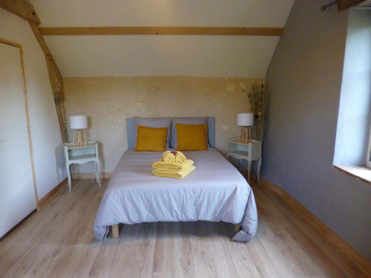 Le Moulin De Cors Bed & Breakfast Oulches ภายนอก รูปภาพ
