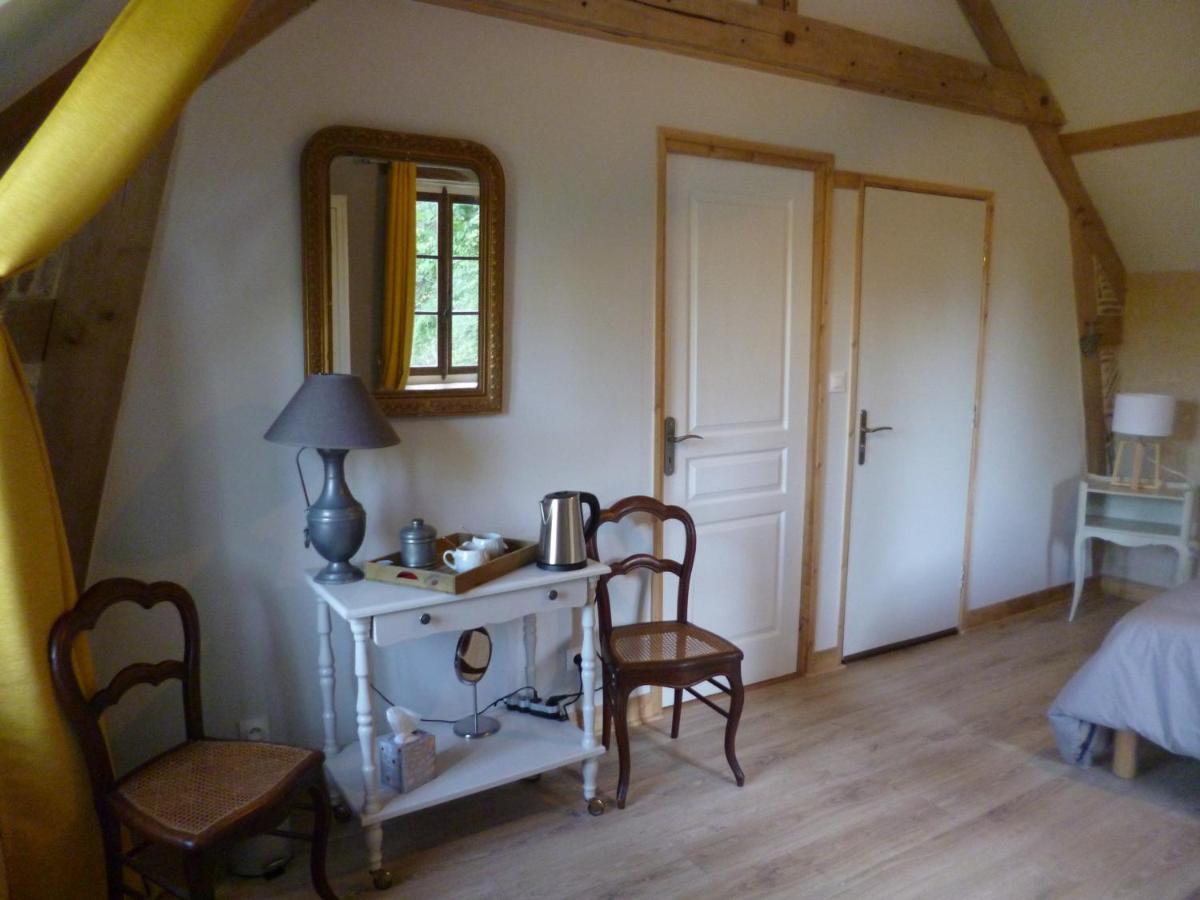 Le Moulin De Cors Bed & Breakfast Oulches ภายนอก รูปภาพ